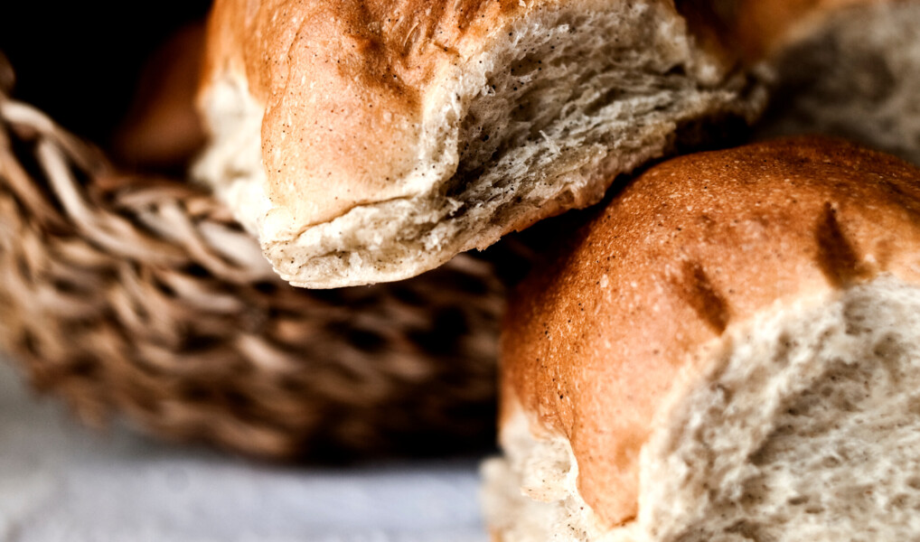 To varme hvede ligger i en brødkurv